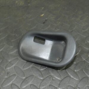 (154) 2003 LAND ROVER DISCOVERY 2 TD5. DOOR HANDLE FRAME