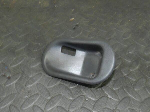 (154) 2003 LAND ROVER DISCOVERY 2 TD5. DOOR HANDLE FRAME
