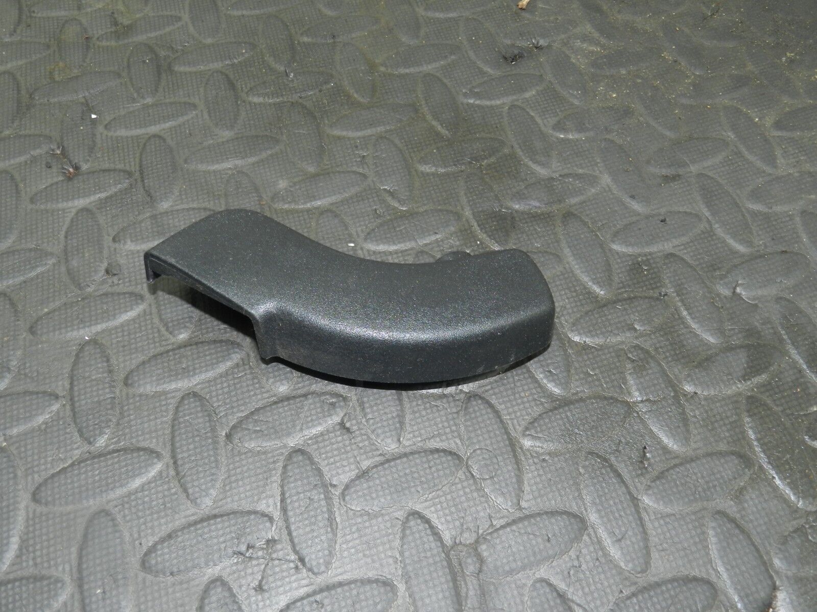 (154) 2003  LAND ROVER DISCOVERY 2 TD5. REAR VIEW MIRROR TRIM