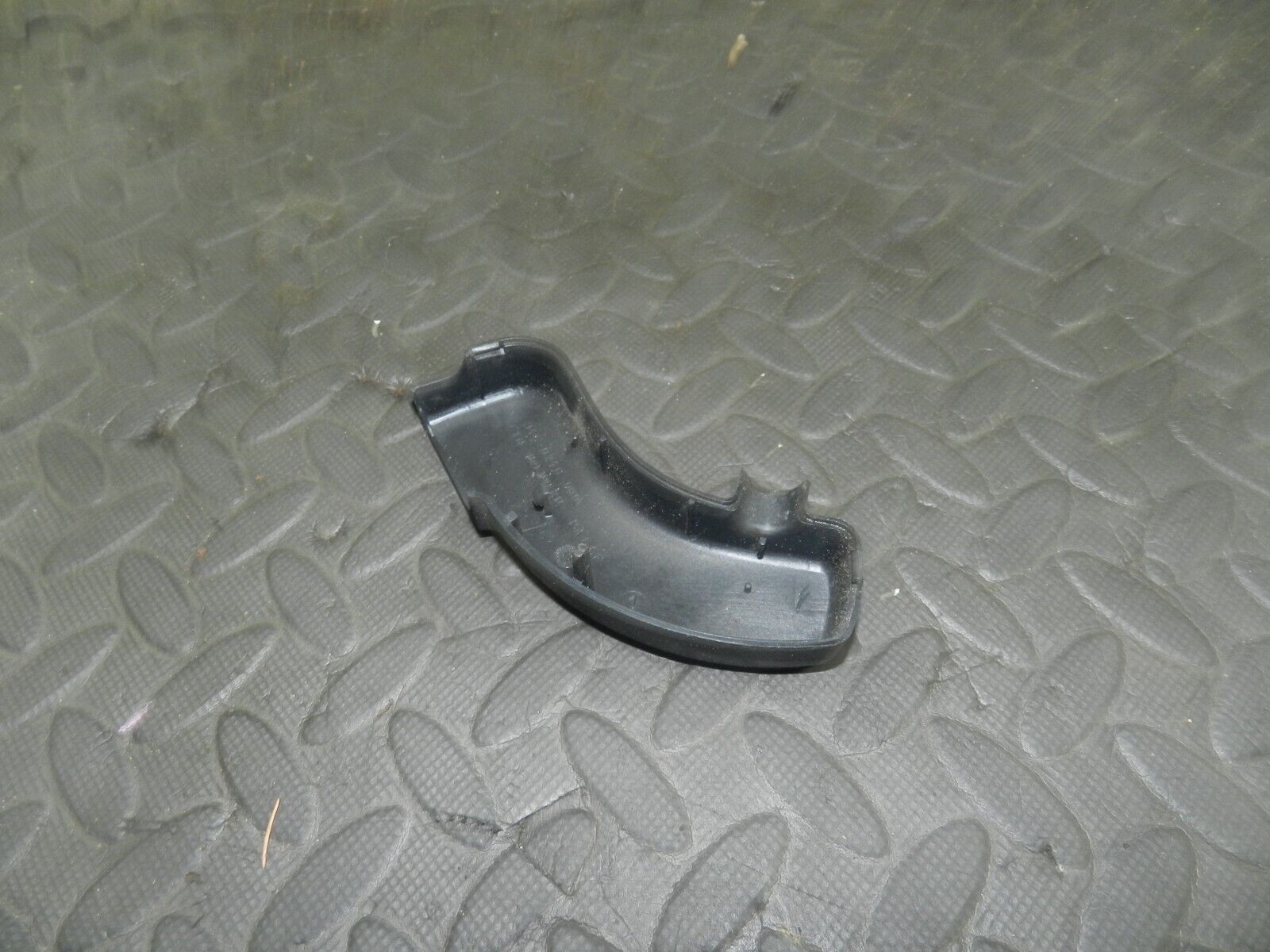 (154) 2003 LAND ROVER DISCOVERY 2 TD5. REAR VIEW MIRROR TRIM - Image 3