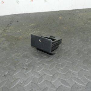 (154) 2003 LAND ROVER DISCOVERY 2 TD5. ASH TRAY