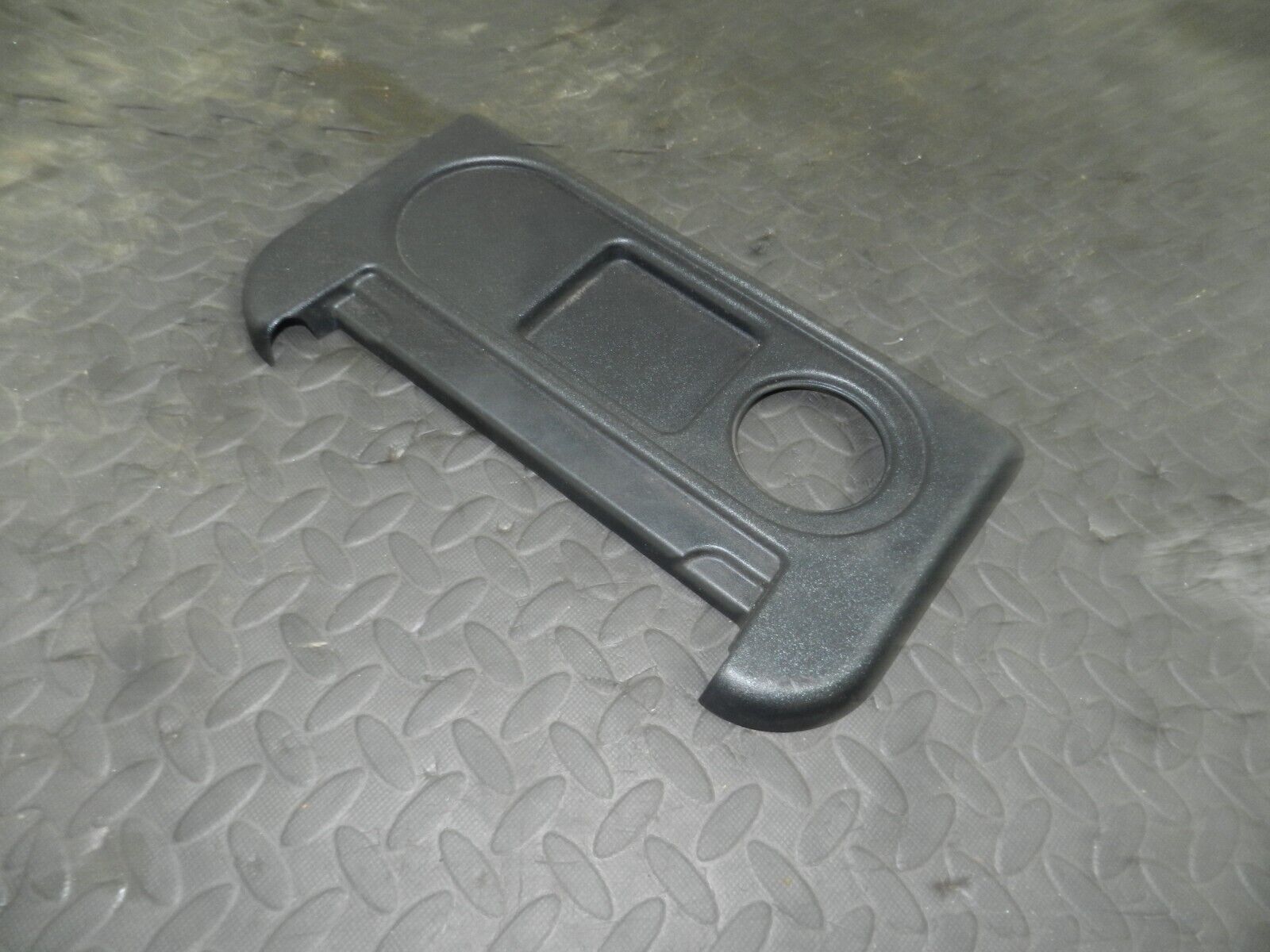 (154) 2003 LAND ROVER DISCOVERY 2 TD5. 3RD THIRD ROW SEAT FRAME