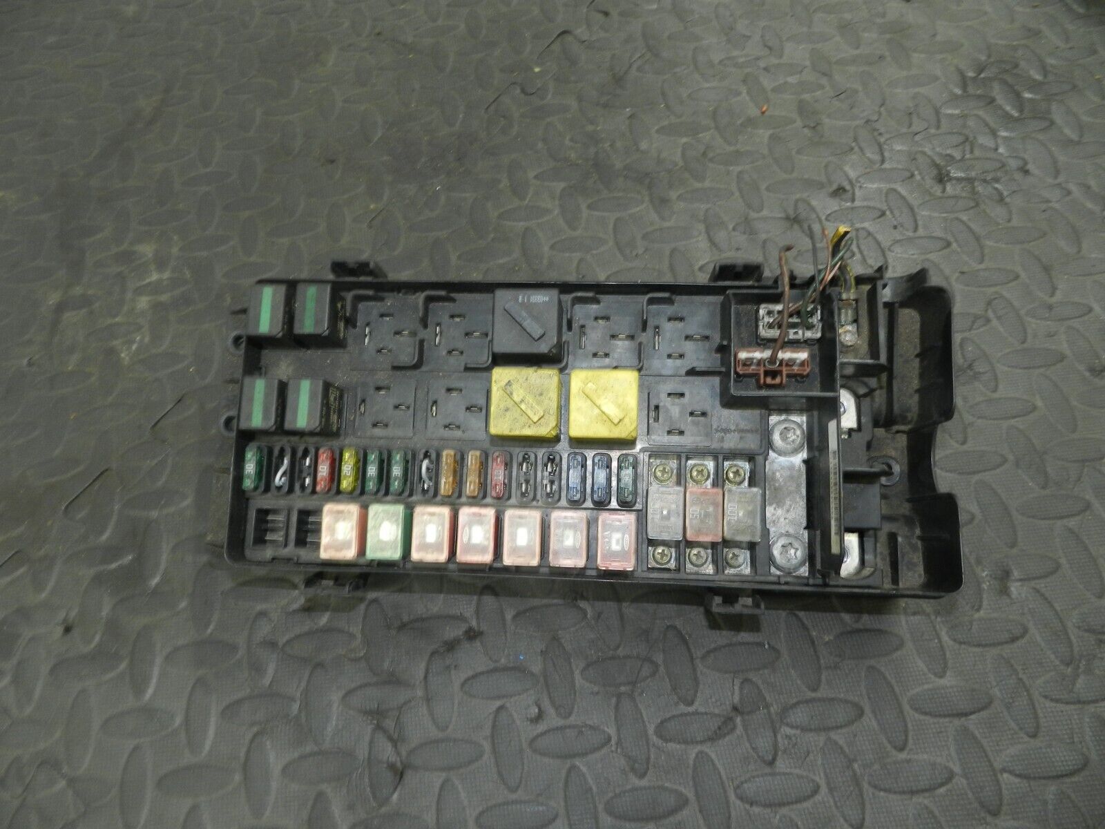(154) 2003 LAND ROVER DISCOVERY 2 TD5. FUSE BOX BOARD