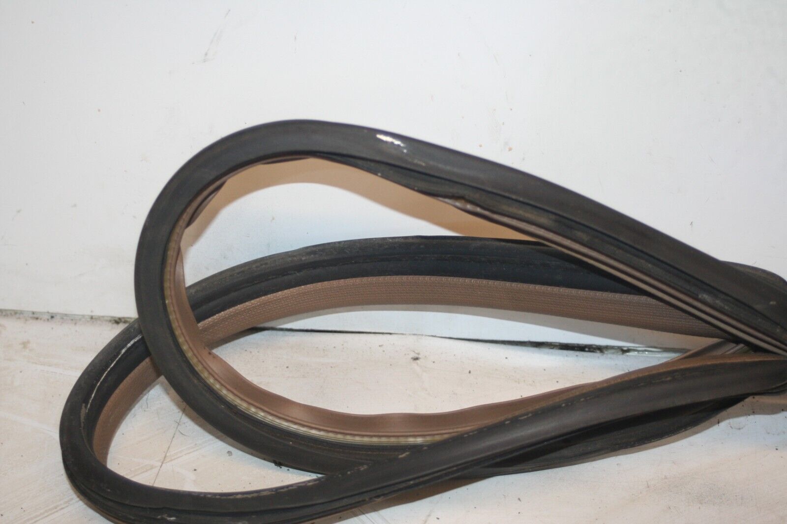 1990 FORD GRANADA MK3. PASSENGER SIDE REAR DOOR RUBBER SEAL - Image 3