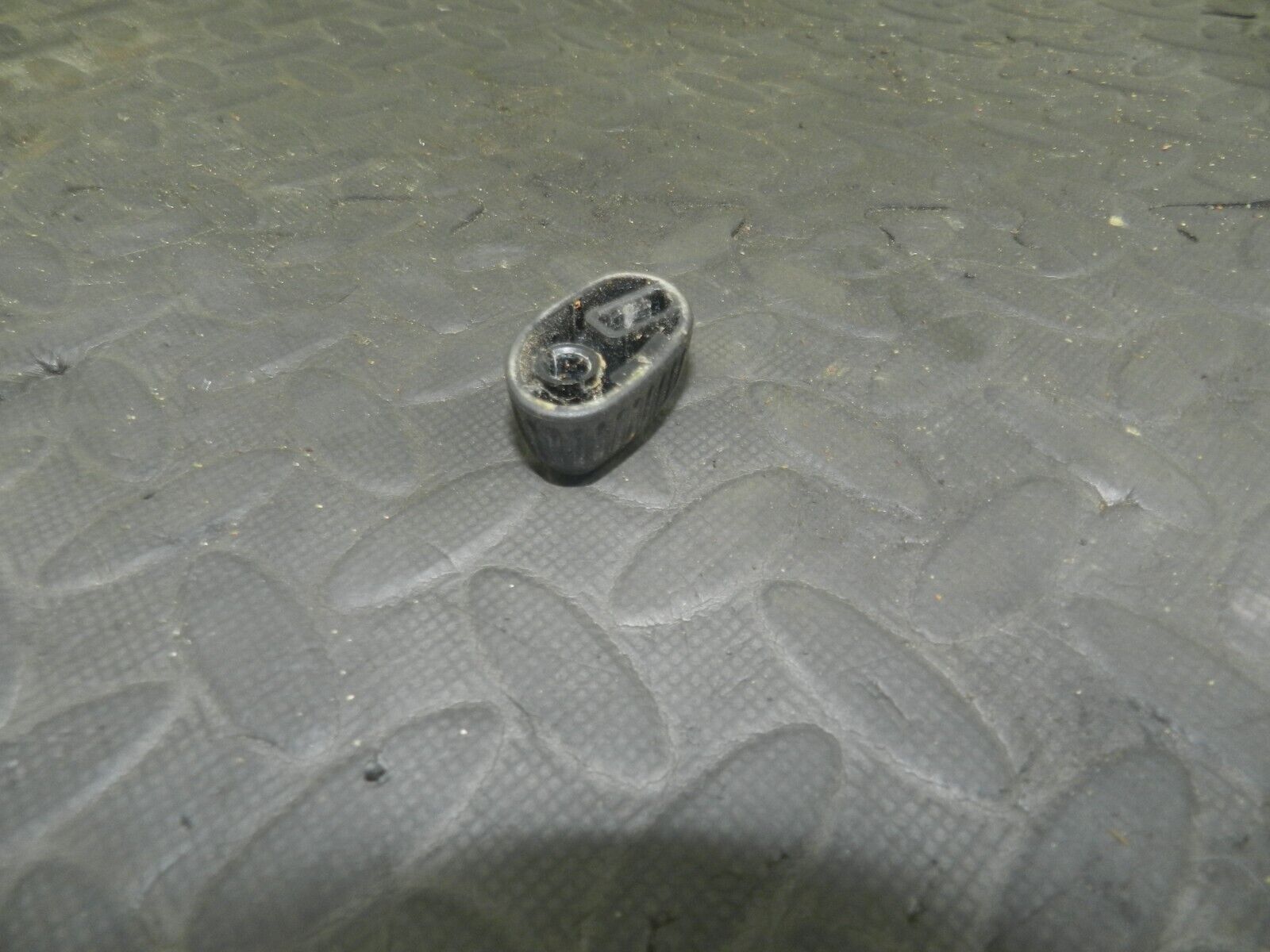 (154) 2003 LAND ROVER DISCOVERY 2 TD5. ELECTRIC SEAT BUTTON - Image 2