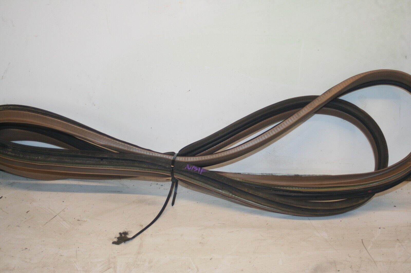 1990 FORD GRANADA MK3. PASSENGER SIDE FRONT DOOR RUBBER SEAL