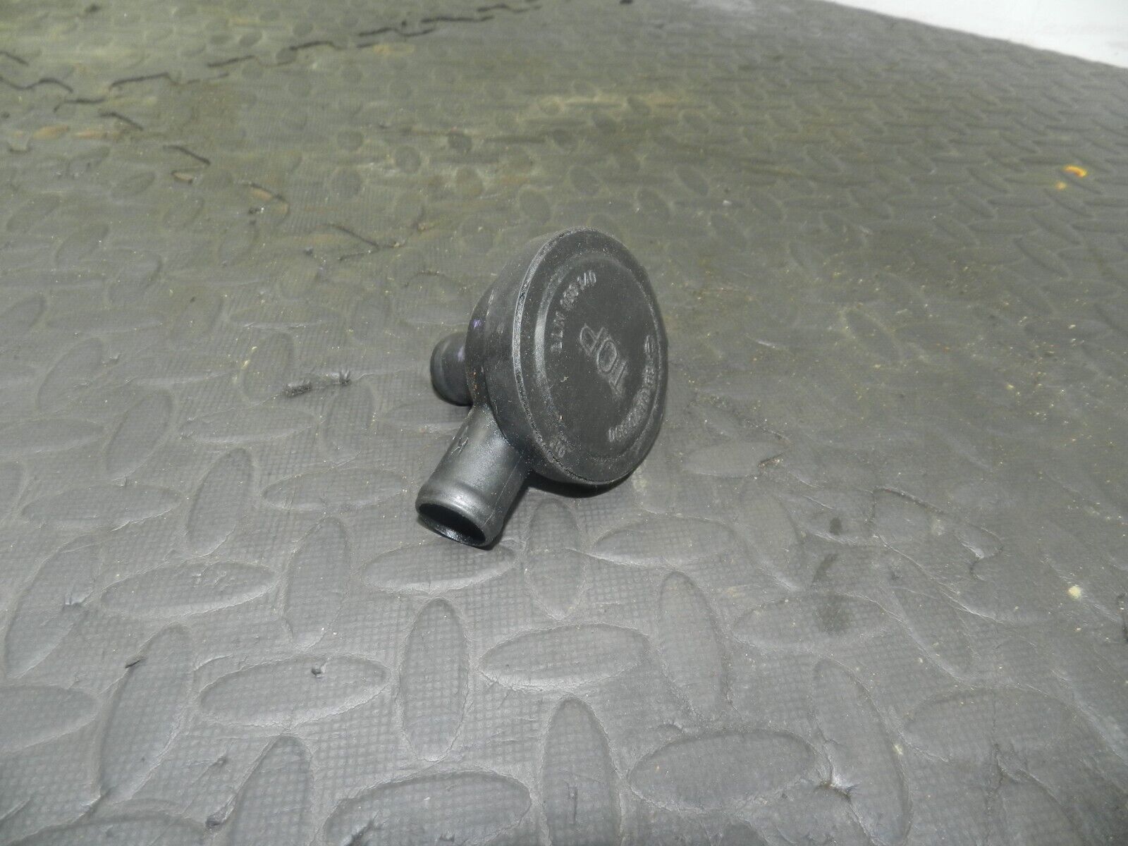 (154) 2003 LAND ROVER DISCOVERY 2 TD5. AIR CRANK CASE VENTILATION PIPE BREATHER - Image 2