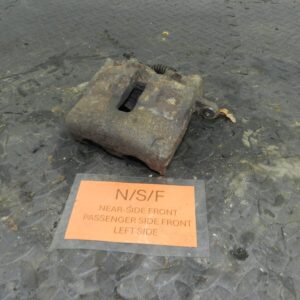 (154) 2003 LAND ROVER DISCOVERY 2 TD5. PASSENGER SIDE FRONT BRAKE CALIPER