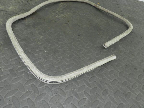 (154) 2003 LAND ROVER DISCOVERY 2 TD5. SUN ROOF SURROUND TRIM - Image 3