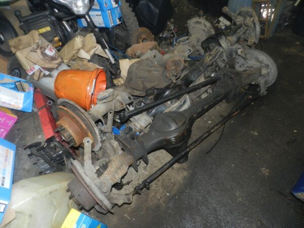 (154) 03 LAND ROVER DISCOVERY 2 TD5. FRONT AXLE AND DIFF STUB AXLES DIFFERENTIAL - Image 2