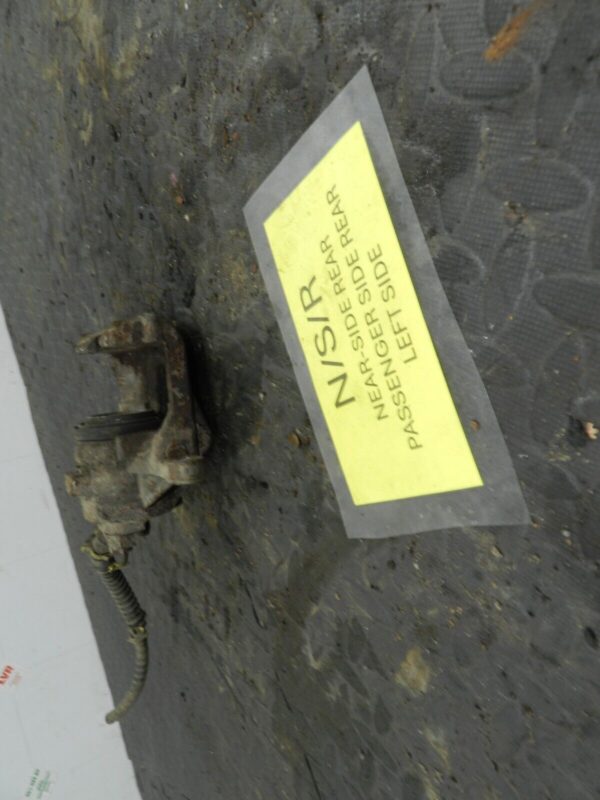 (154) 2003 LAND ROVER DISCOVERY 2 TD5. PASSENGER SIDE REAR BRAKE CALIPER - Image 3