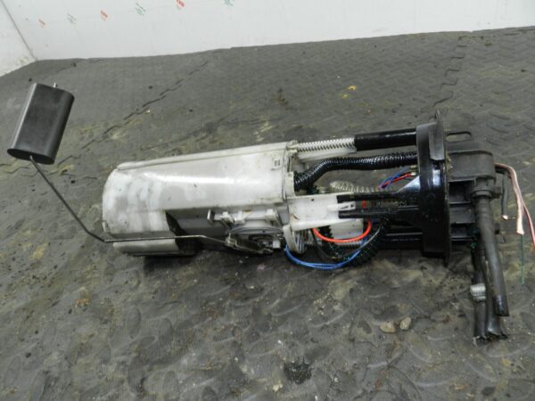 (154) 2003 LAND ROVER DISCOVERY 2 TD5. DIESEL IN TANK FUEL PUMP - Image 2