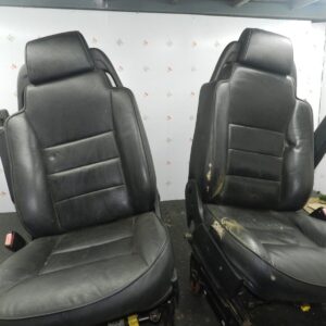 (154) LAND ROVER DISCOVERY 2 TD5. FULL SET 7 BLACK LEATHER ELECTRIC HEATED SEATS