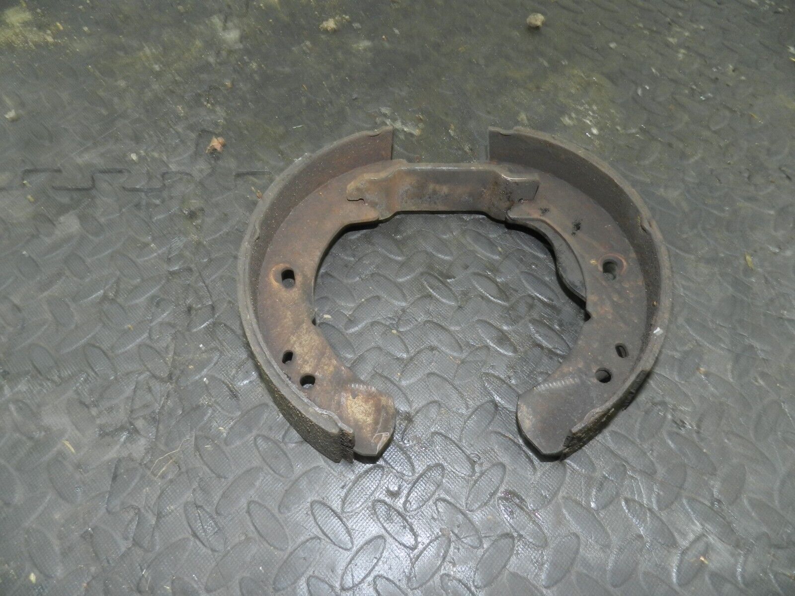 (154) 2003 LAND ROVER DISCOVERY 2 TD5. HAND BRAKE SHOES