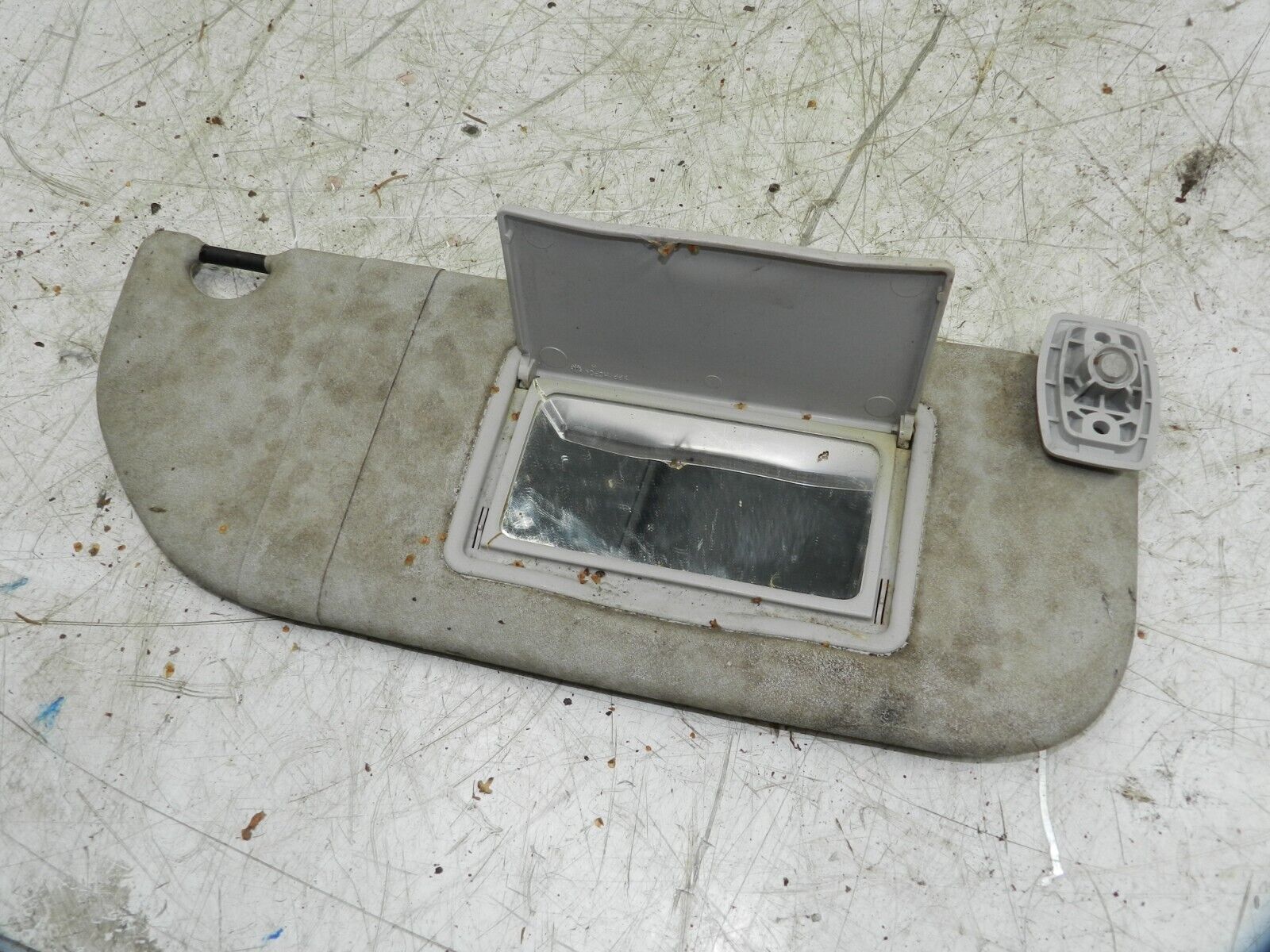 (135) 2003 CITROEN C3 PLURIEL CONVERTIBLE. DRIVER SIDE SUNVISOR - Image 2