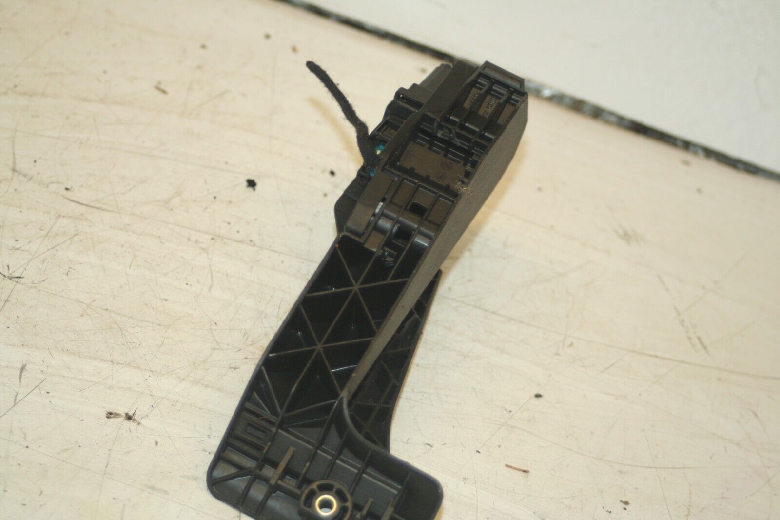 (95) 2010 BMW 1 SERIES E82. THROTTLE ACCELERATOR PEDAL 6793743 - Image 4