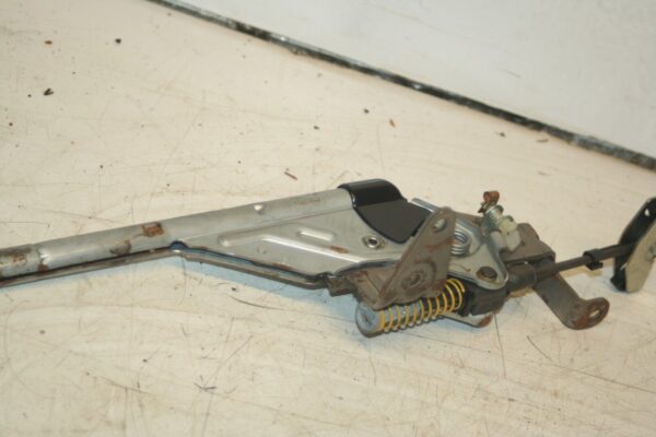 (95) 2010 BMW 1 SERIES E82. HANDBRAKE LEVER HANDLE