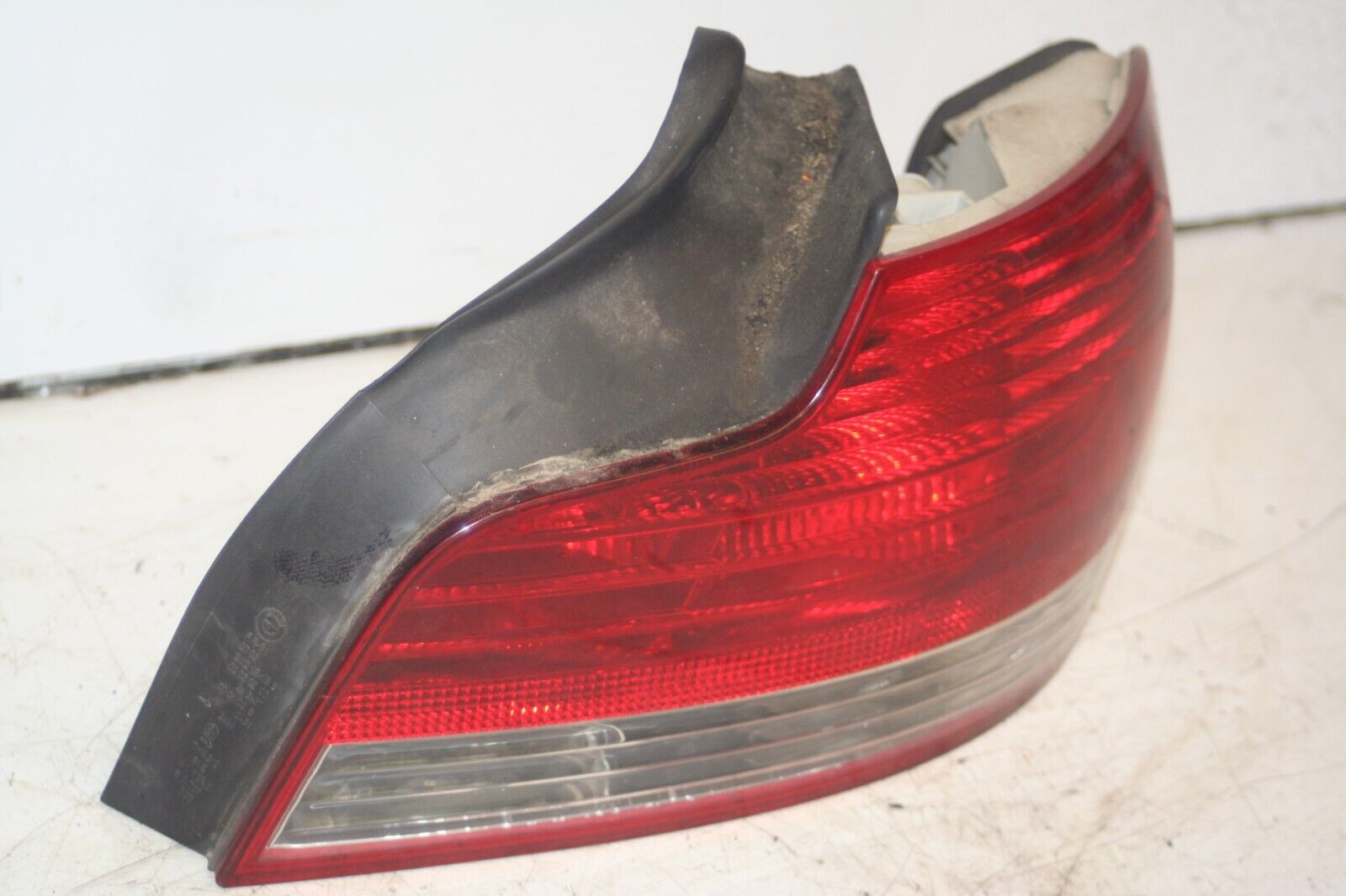 (95) 2010 BMW 1 SERIES E82. DRIVER SIDE REAR LIGHT - Image 2