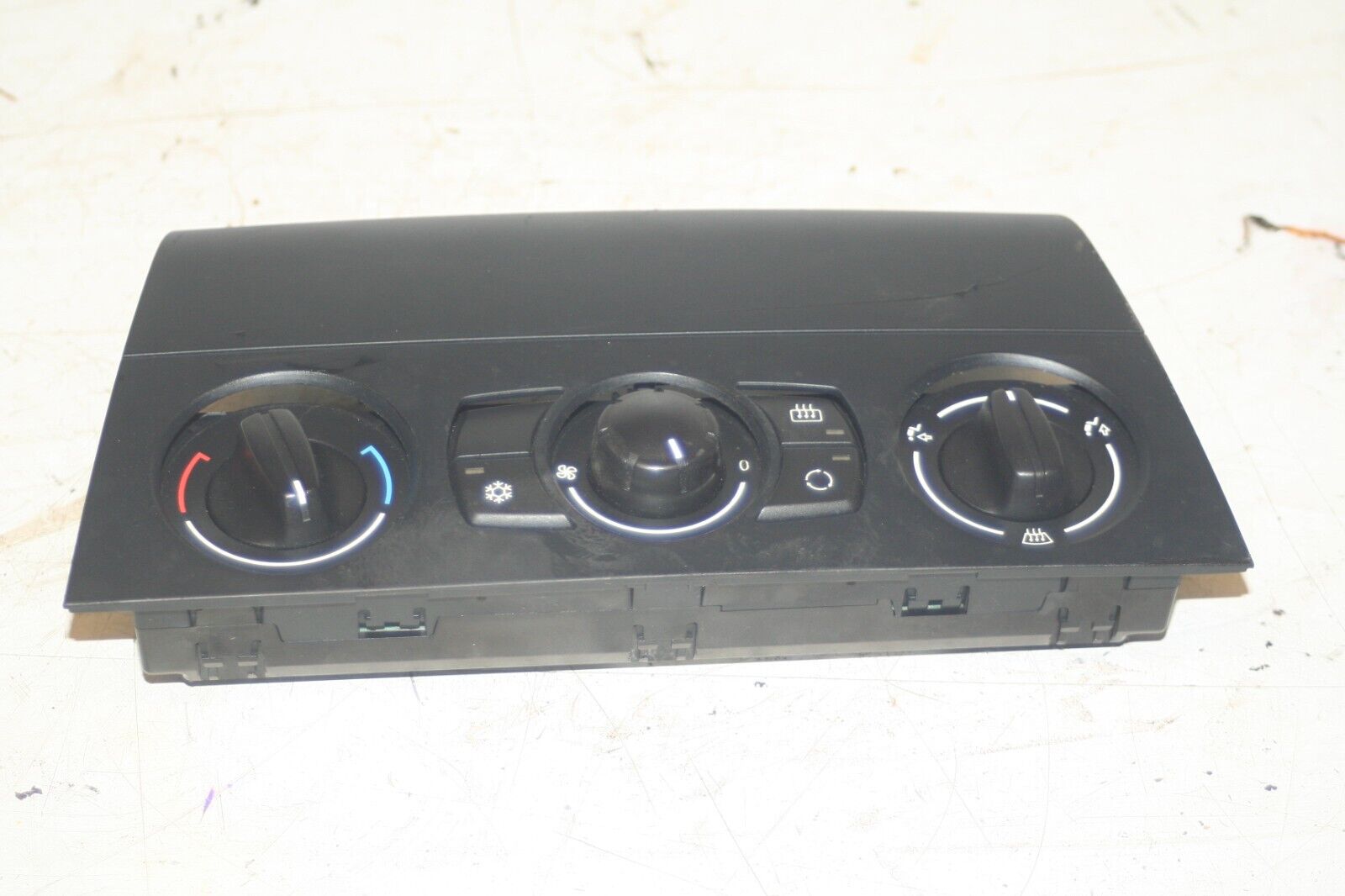 (95) 2010 BMW 1 SERIES E82. HEATER CONTROLS CONTROLLER 9236778