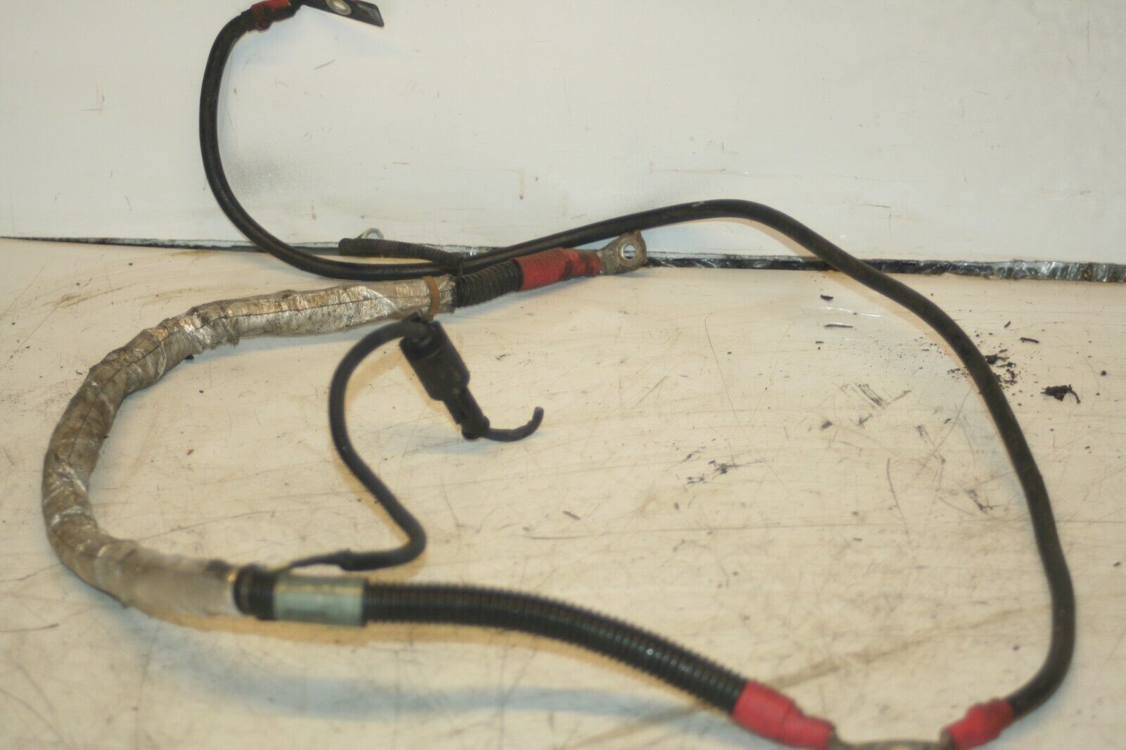 (95) 2010 BMW 1 SERIES E82. ENGINE BAY POWER CABLE ALTERNATOR STARTER MOTOR