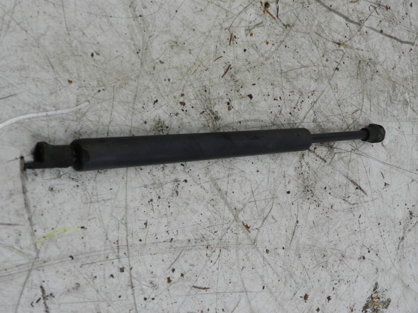 (135) 2003 CITROEN C3 PLURIEL CONVERTIBLE. BOOT LID GAS STRUT