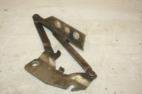 1990 FORD GRANADA MK3. BONNET HINGE - Image 2