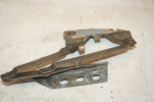 1990 FORD GRANADA MK3. BONNET HINGE - Image 3