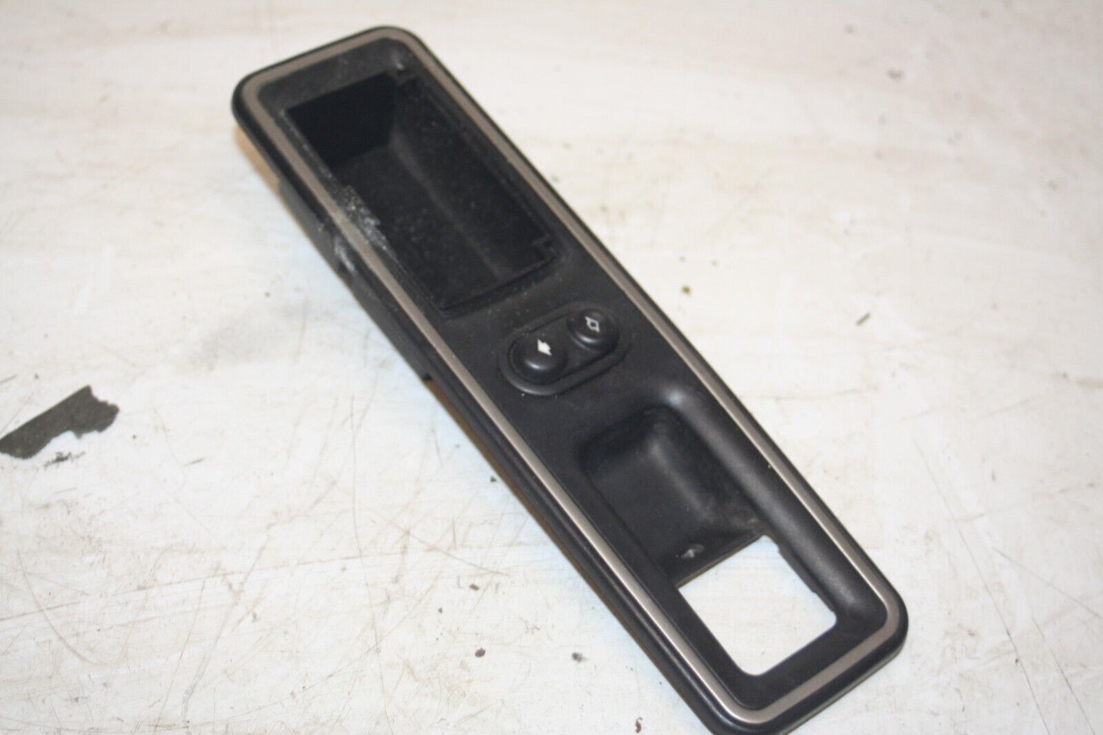 1990 FORD GRANADA MK3. 86GB-A266A21-AB DOOR HANDLE SURROUND WINDOW SWITCH - Image 2