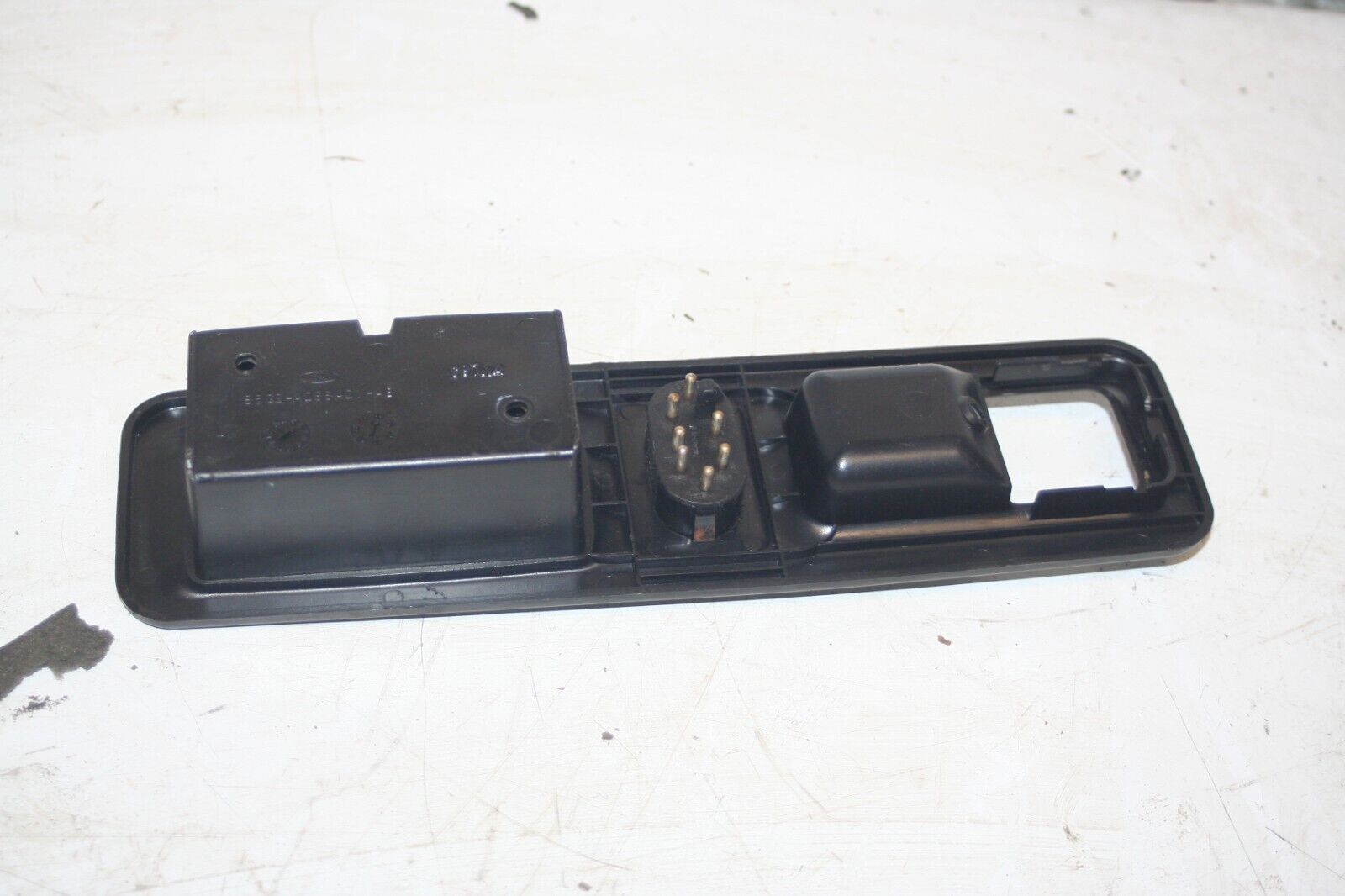 1990 FORD GRANADA MK3. 86GB-A266A21-AB DOOR HANDLE SURROUND WINDOW SWITCH - Image 3