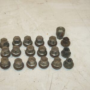1990 FORD GRANADA MK3. 18 WHEEL NUTS AND 1 KEY