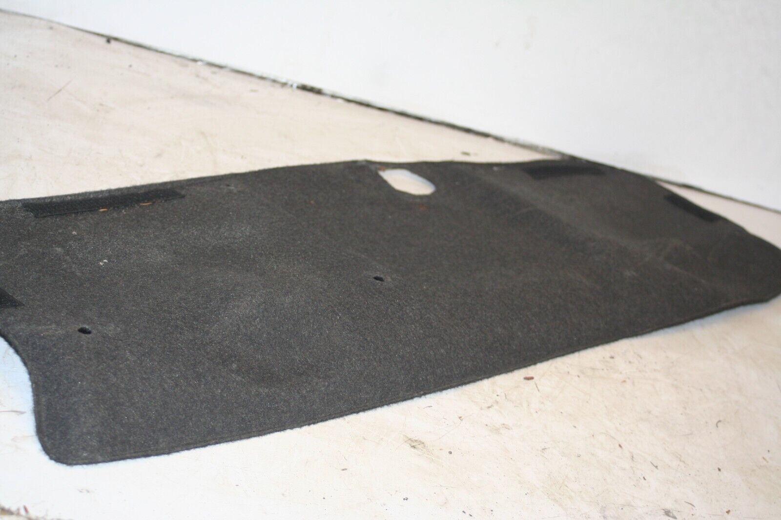 1990 FORD GRANADA MK3. CARPET TRIM BOOT LID TRIM TAILGATE - Image 3