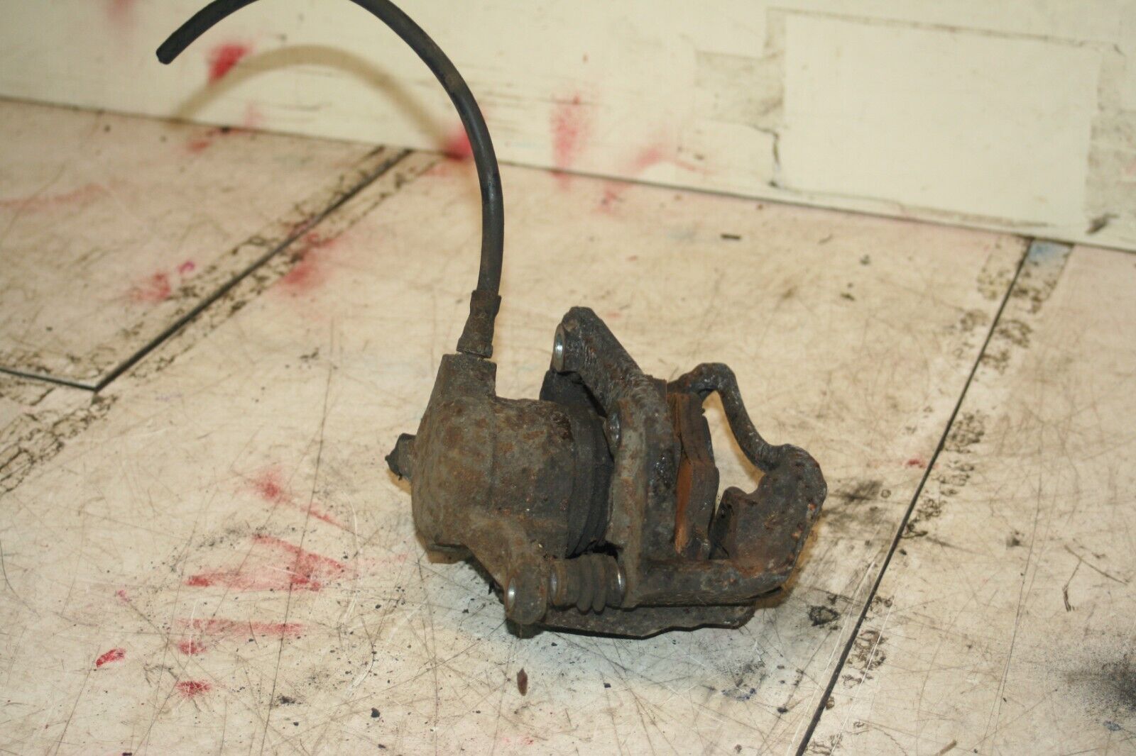 2006 MERCEDES BENZ C CLASS W203. FRONT BRAKE CALIPER