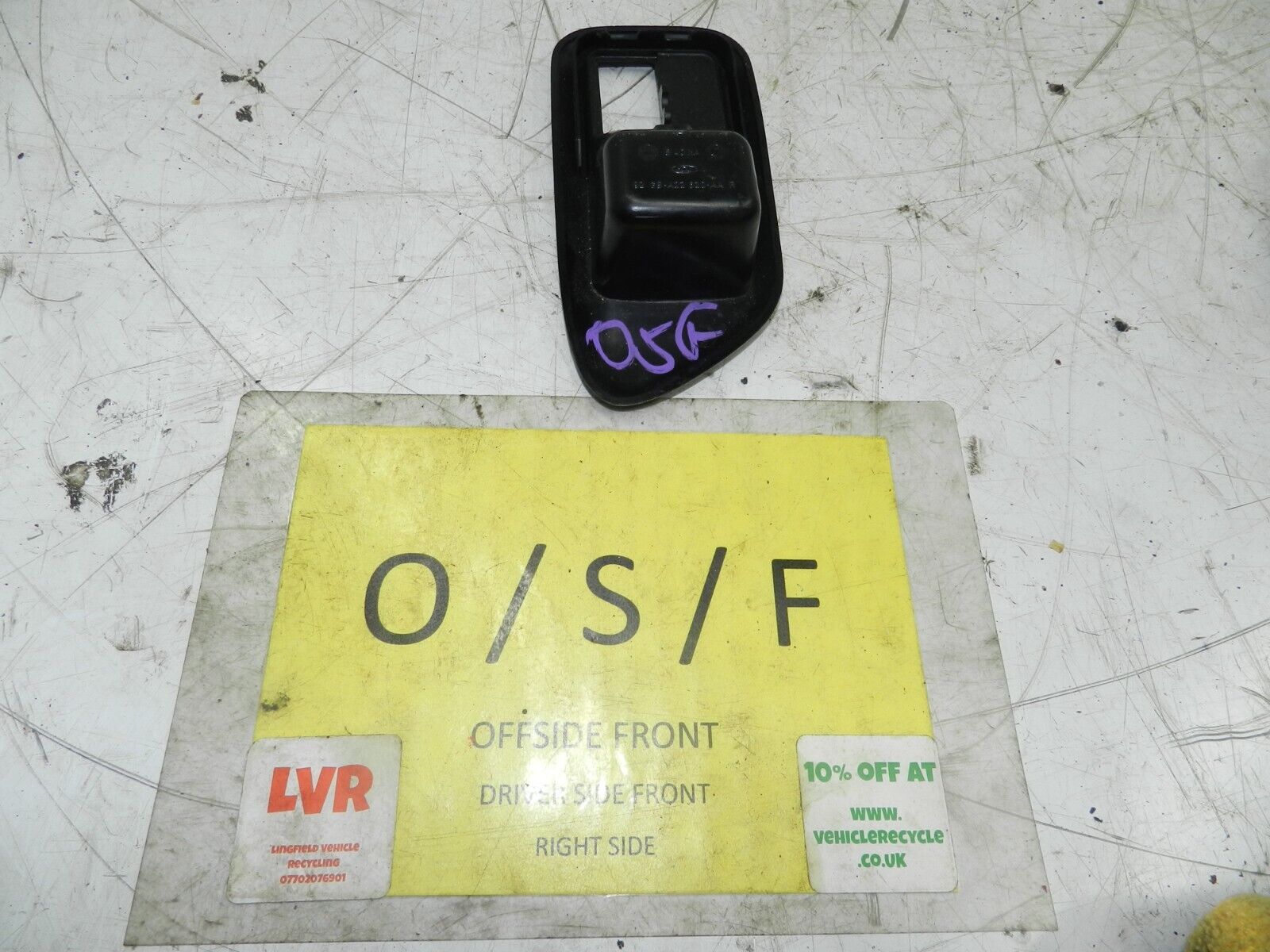 1993 FORD GRANADA DORCHESTER. DRIVER SIDE DOOR HANDLE SURROUND - Image 2