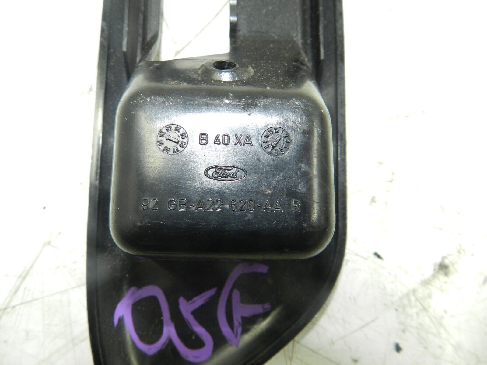 1993 FORD GRANADA DORCHESTER. DRIVER SIDE DOOR HANDLE SURROUND - Image 4