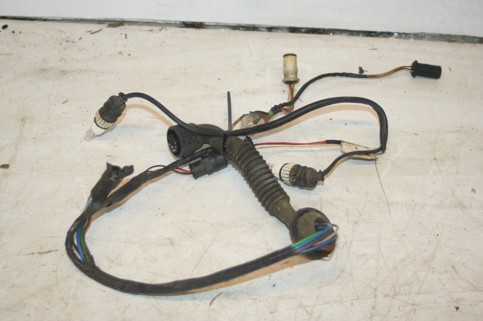 1990 FORD GRANADA MK3. DRIVER SIDE REAR DOOR WIRING LOOM - Image 2