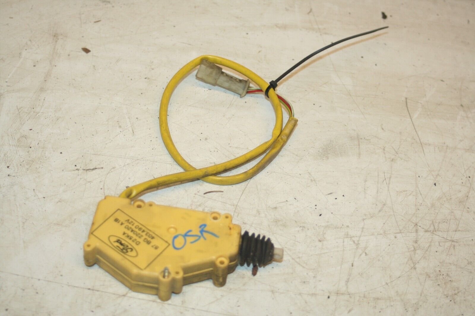 1990 FORD GRANADA MK3. DRIVER SIDE REAR LOCKING ACTUATOR 87BG220A20A1B