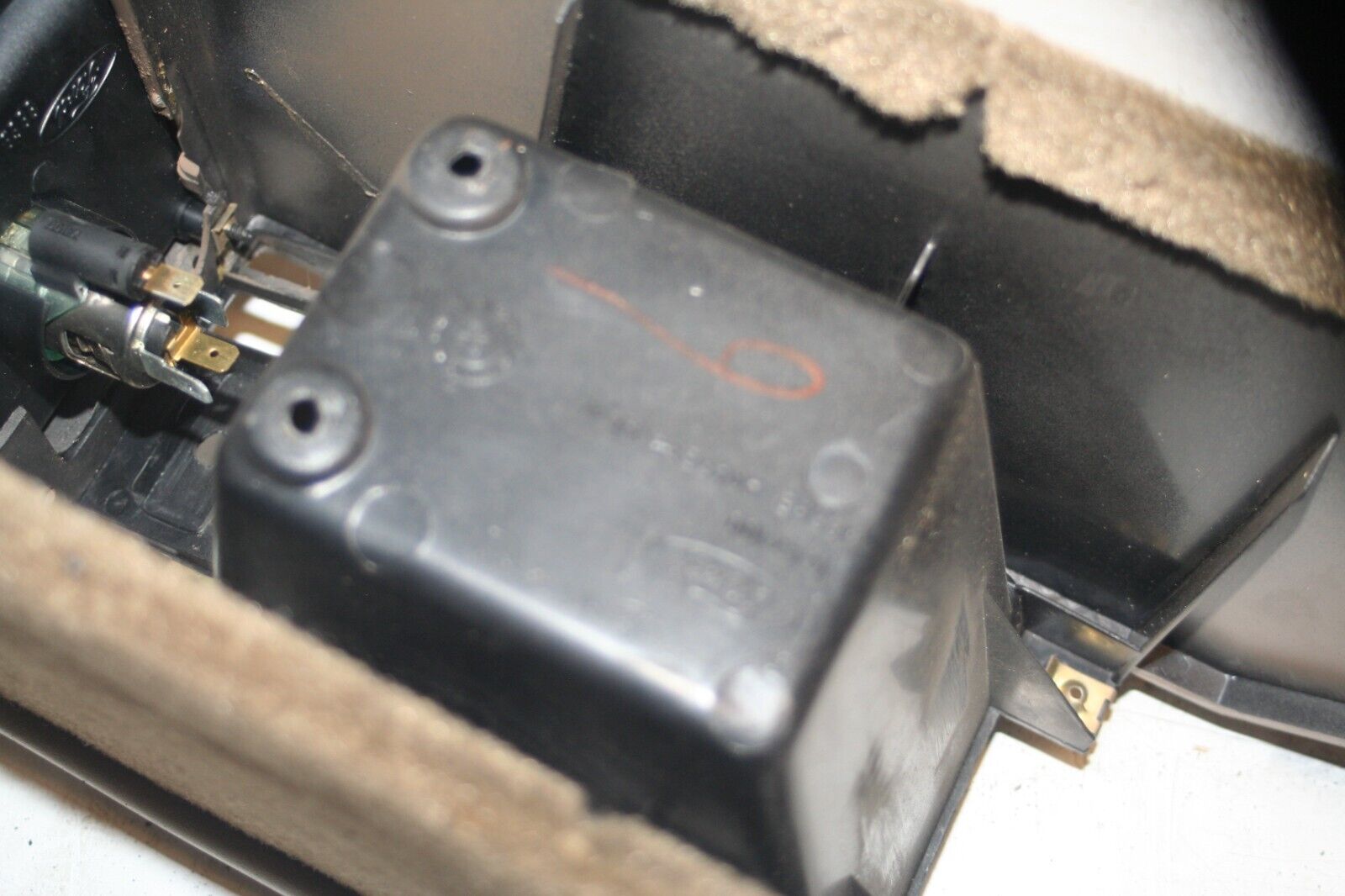 1990 FORD GRANADA MK3. CENTRE CONSOLE 85GB-A045B54 ABW - Image 5