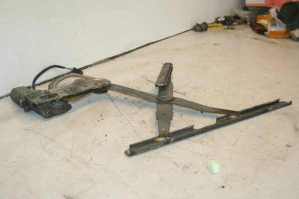 1990 FORD GRANADA MK3. PASSENGER SIDE FRONT WINDOW REGULATOR + MOTOR - Image 5