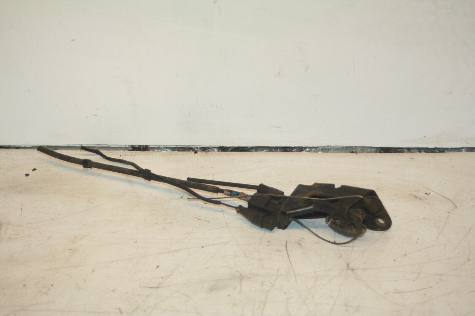 1990 FORD GRANADA MK3. IDLE CONTROL THROTTLE CONTROL LINKAGE