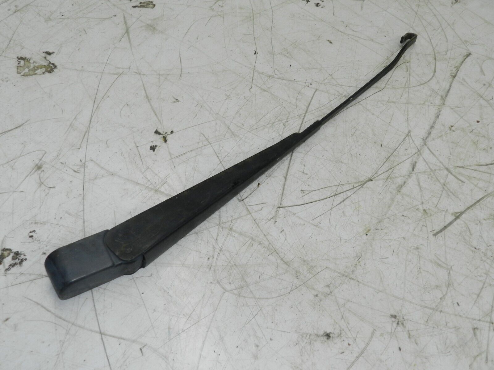 1993 FORD GRANADA DORCHESTER. DRIVER SIDE FRONT WIPER ARM