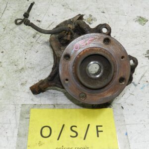 (135) 2003 CITROEN C3 PLURIEL CONVERTIBLE. DRIVER SIDE FRONT WHEEL HUB STUB AXLE