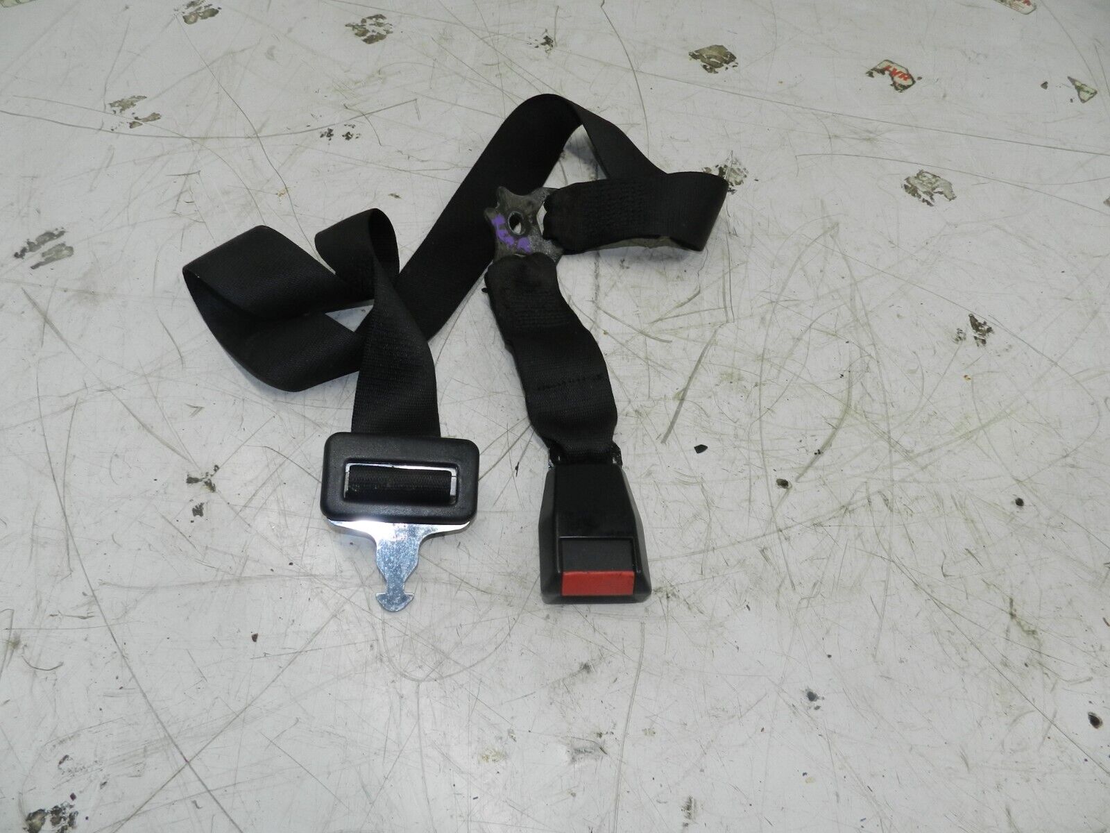 1993 FORD GRANADA DORCHESTER. REAR CENTRE SEAT BELT AND BUCKLE - Image 2