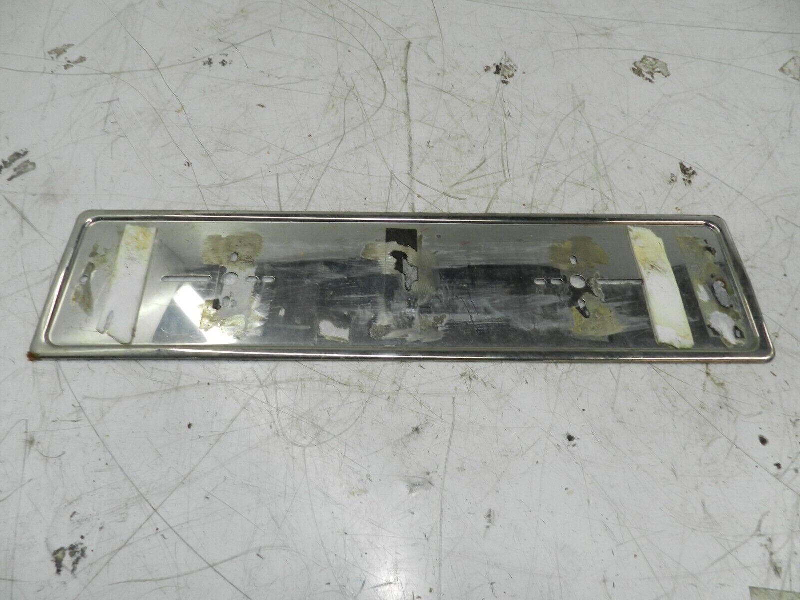 1993 FORD GRANADA DORCHESTER. CHROME NUMBER PLATE SURROUND