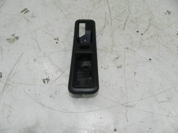 1993 FORD GRANADA DORCHESTER. PASSENGER SIDE DOOR HANDLE SURROUND ASHTRAY