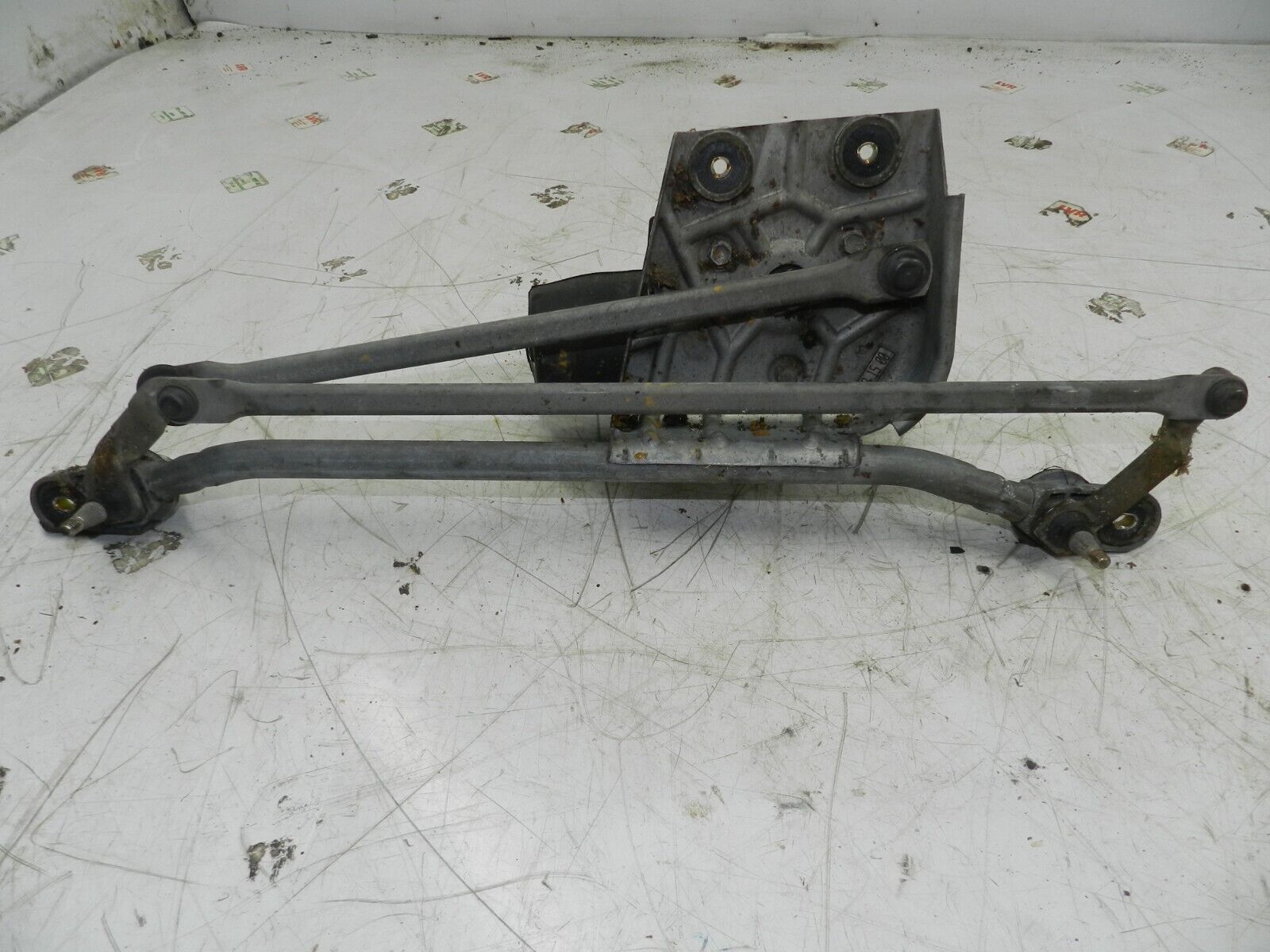 1993 FORD GRANADA DORCHESTER. FRONT WIPER MOTOR AND LINKAGE