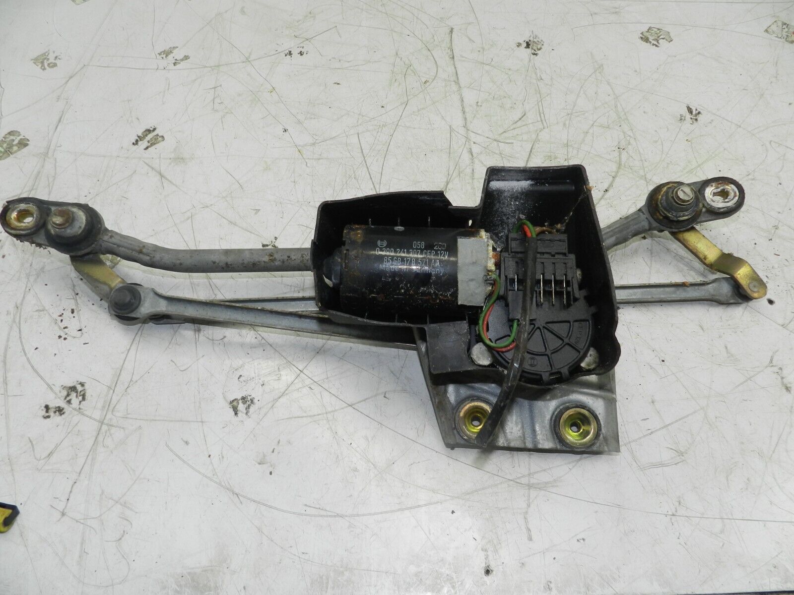 1993 FORD GRANADA DORCHESTER. FRONT WIPER MOTOR AND LINKAGE - Image 4