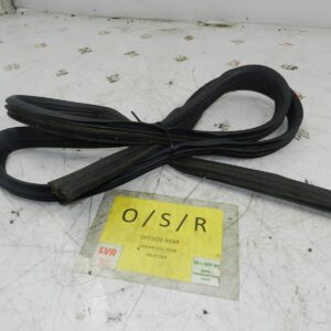 1993 FORD GRANADA DORCHESTER. DRIVER SIDE REAR DOOR RUBBER SEAL