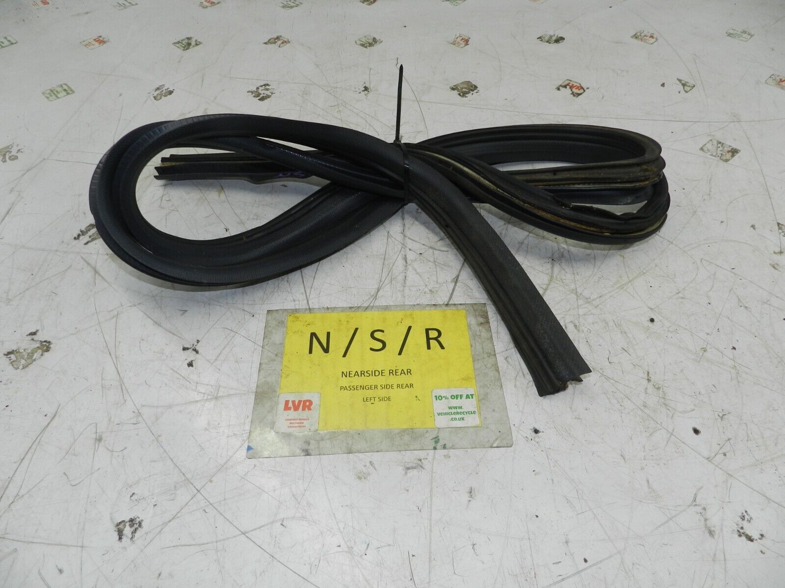 1993 FORD GRANADA DORCHESTER. PASSENGER SIDE REAR DOOR RUBBER SEAL
