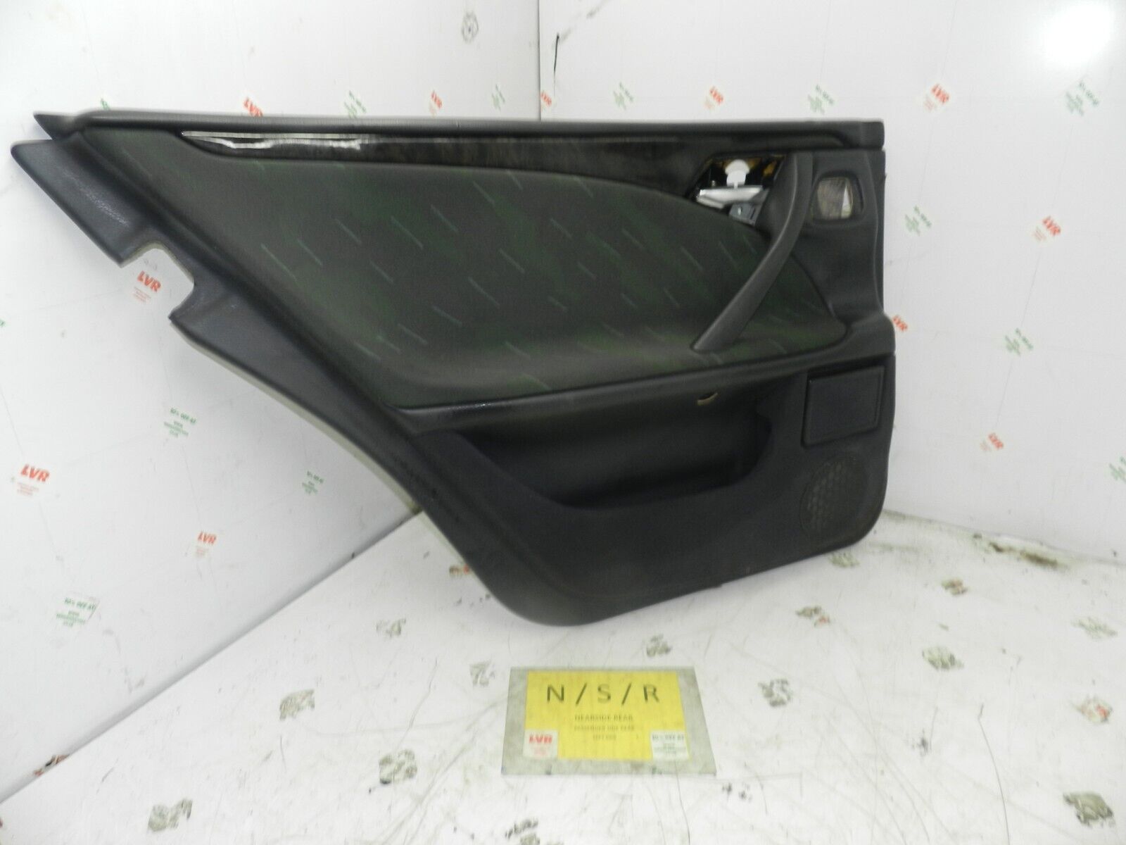 (131) 2002 MERCEDES BENZ E CLASS ESTATE W210. PASSENGER SIDE REAR DOOR CARD