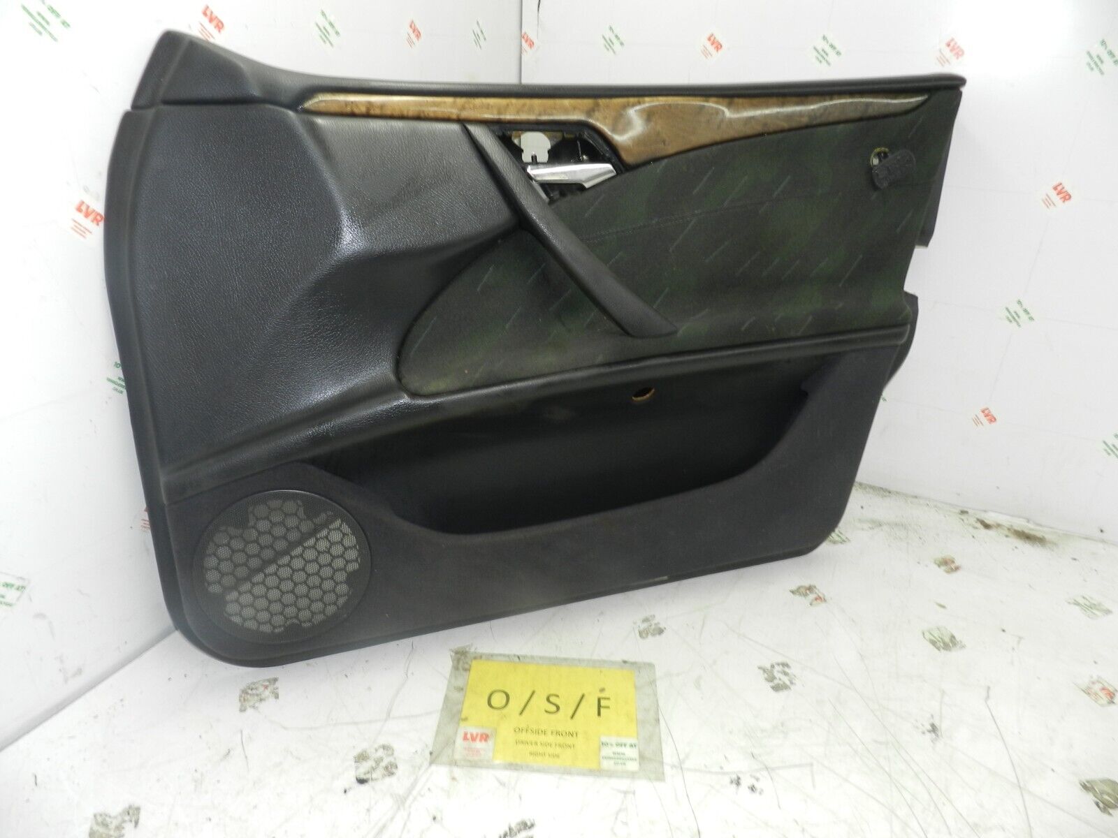 (131) 2002 MERCEDES BENZ E CLASS ESTATE W210. DRIVER SIDE FRONT DOOR CARD